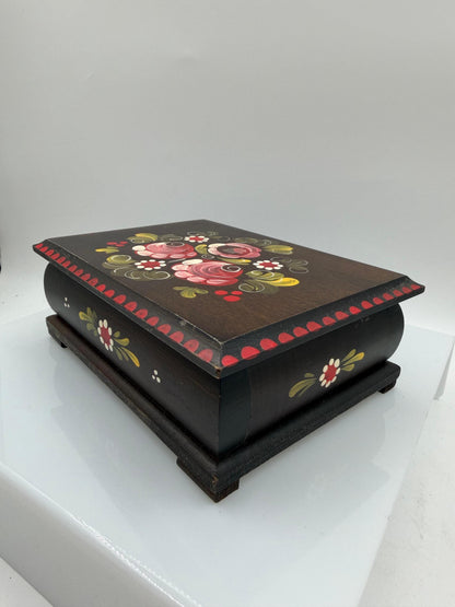 Vintage Schmuckschatulle aus Holz mit handbemaltem Blumenmotiv im Bauernmalerei Stil
