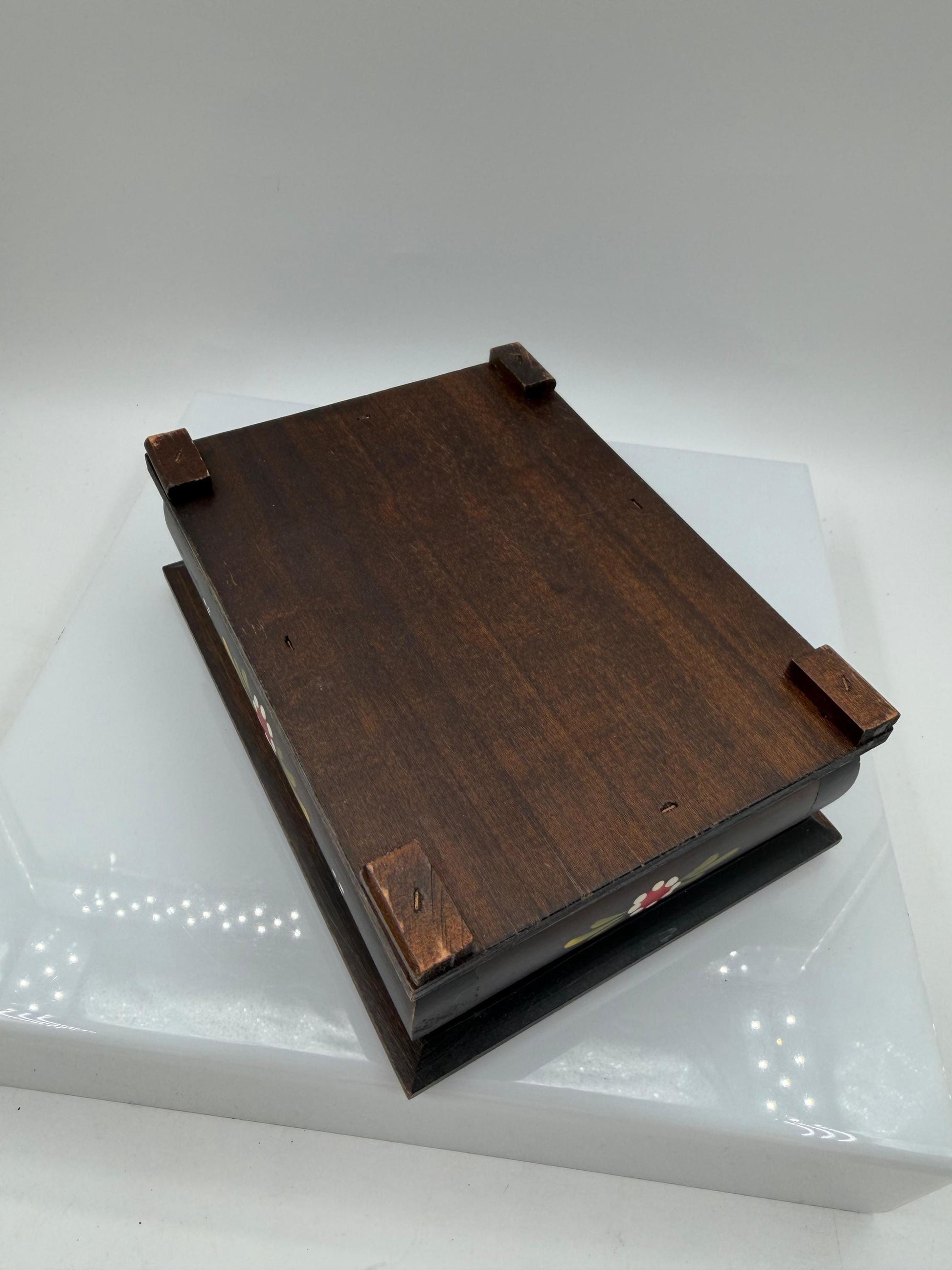 Vintage Schmuckschatulle aus Holz mit handbemaltem Blumenmotiv im Bauernmalerei Stil