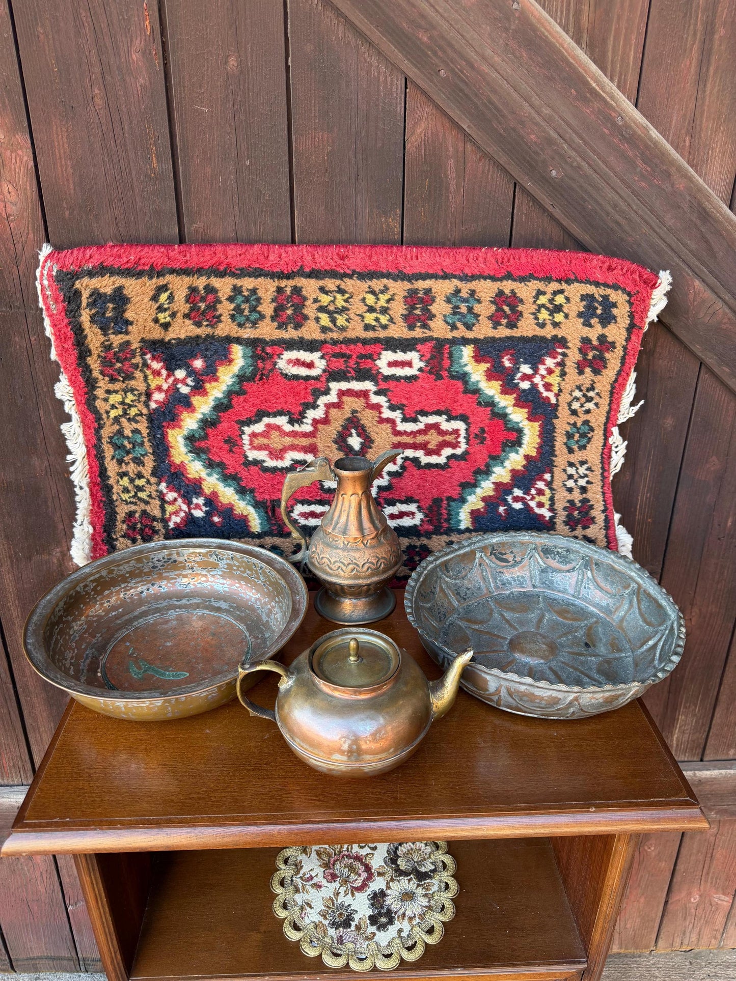 Vintage Orientalisches Kupfer Dekor Set und Wollkelim Teppich