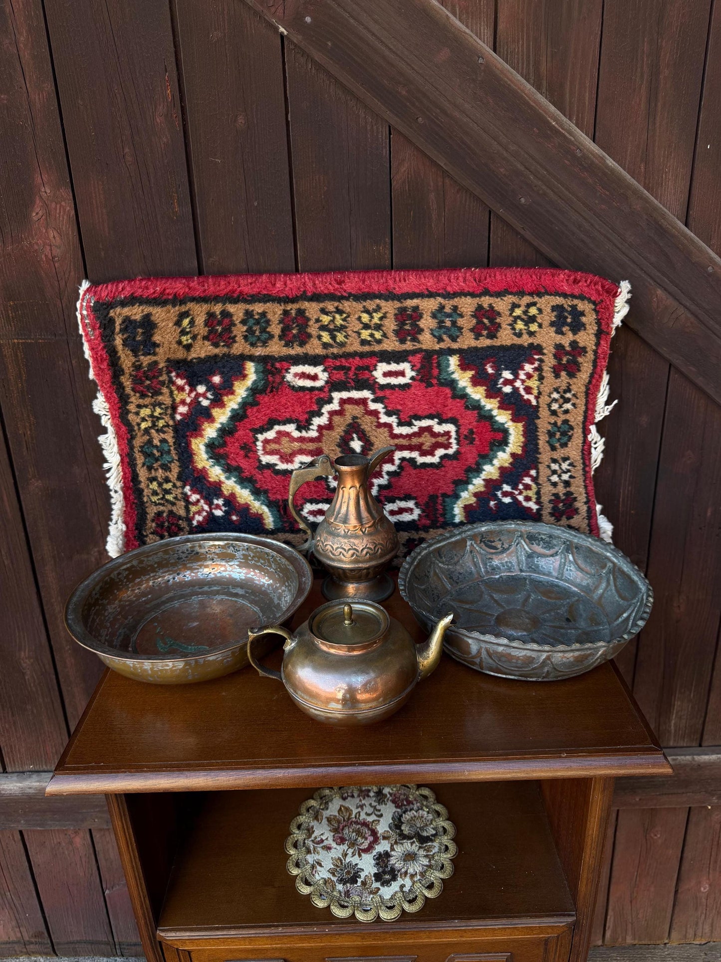 Vintage Orientalisches Kupfer Dekor Set und Wollkelim Teppich