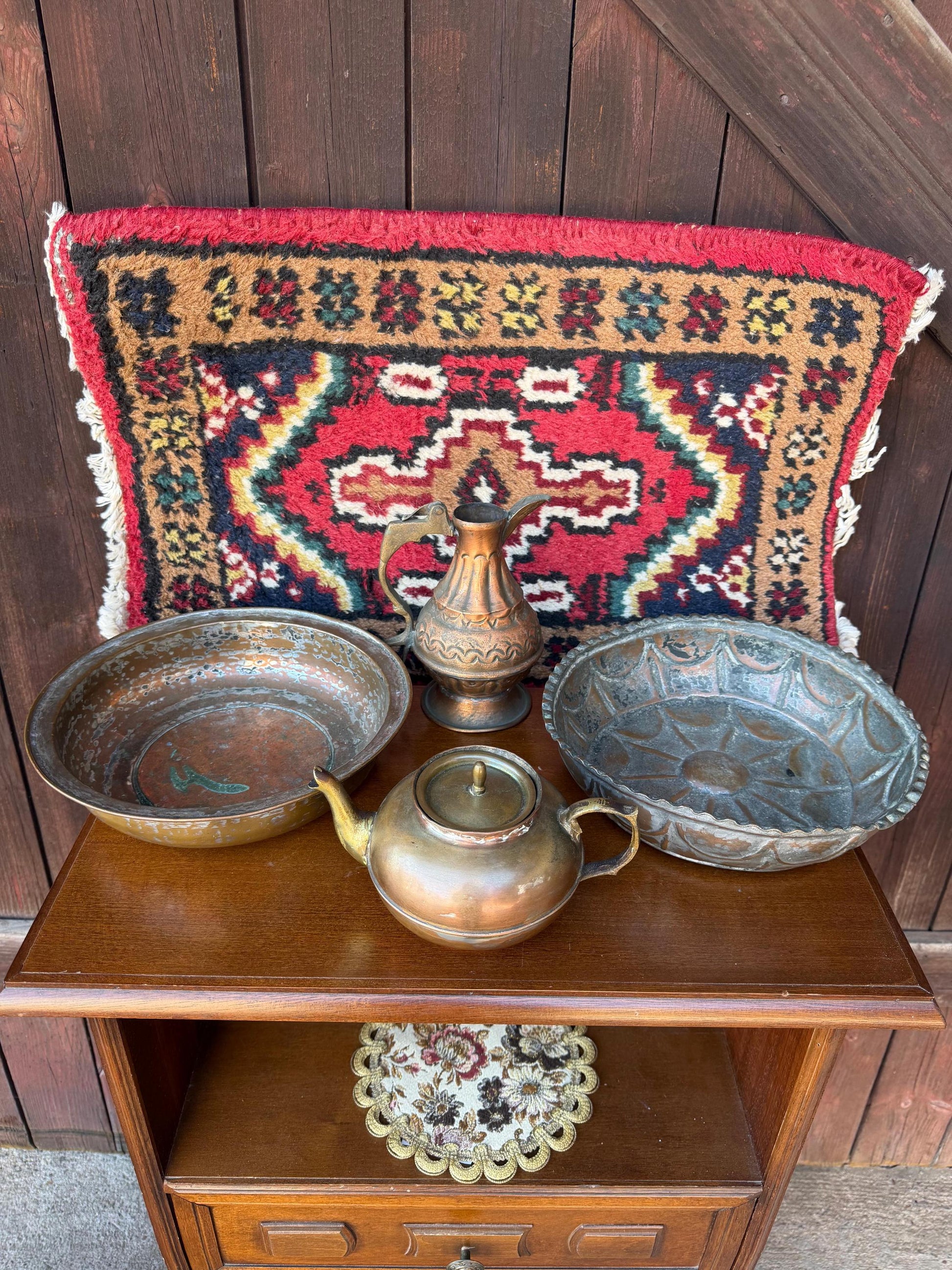 Vintage Orientalisches Kupfer Dekor Set und Wollkelim Teppich