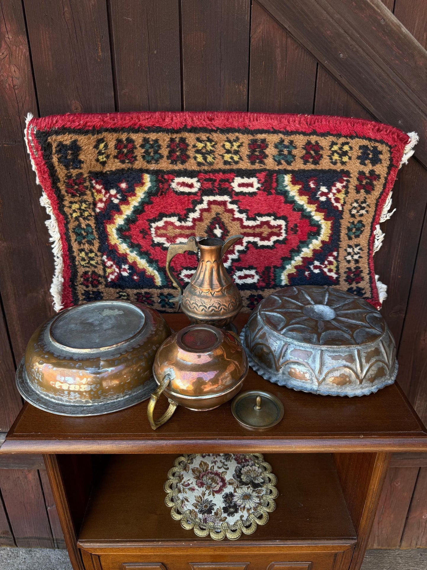 Vintage Orientalisches Kupfer Dekor Set und Wollkelim Teppich