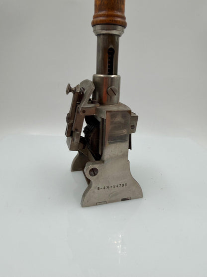 Vintage Nummernstempel Globe mit Holzgriff und Stahlmechanik