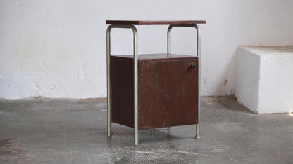Bauhaus Nachttisch aus Stahlrohr, restaurierungsbedürftig