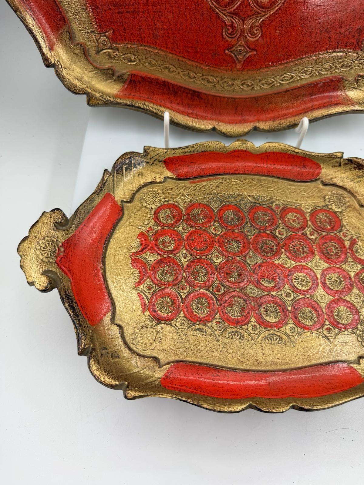 Set von 2 Vintage Florentinisches Tablett Rot Gold Barock aus Kunststoff Made in Italy