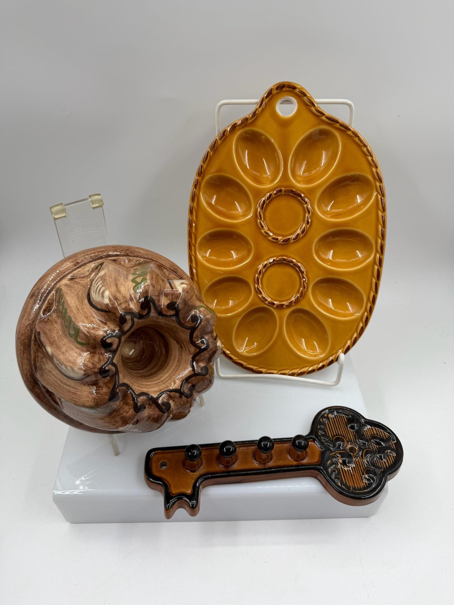 Vintage Keramik 3er Set Eierplatte Gugelhupfform Schlüsselbrett im Landhausstil