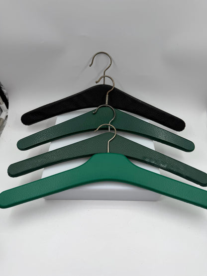 Vintage Kleiderbügel Set aus Kunstleder mit Nieten in Grün und Schwarz