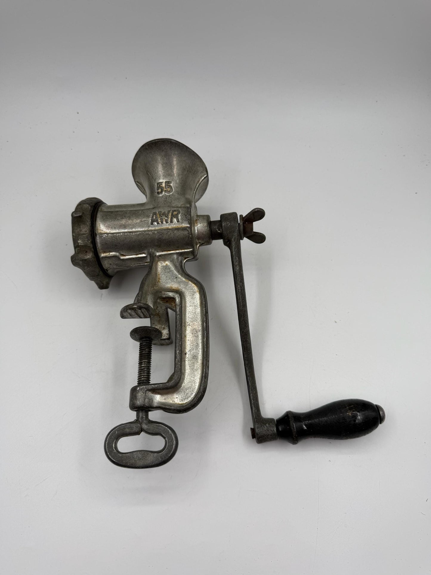 Vintage Fleischwolf "AWR No. 55" aus Gusseisen mit Tischklemme und Handkurbel