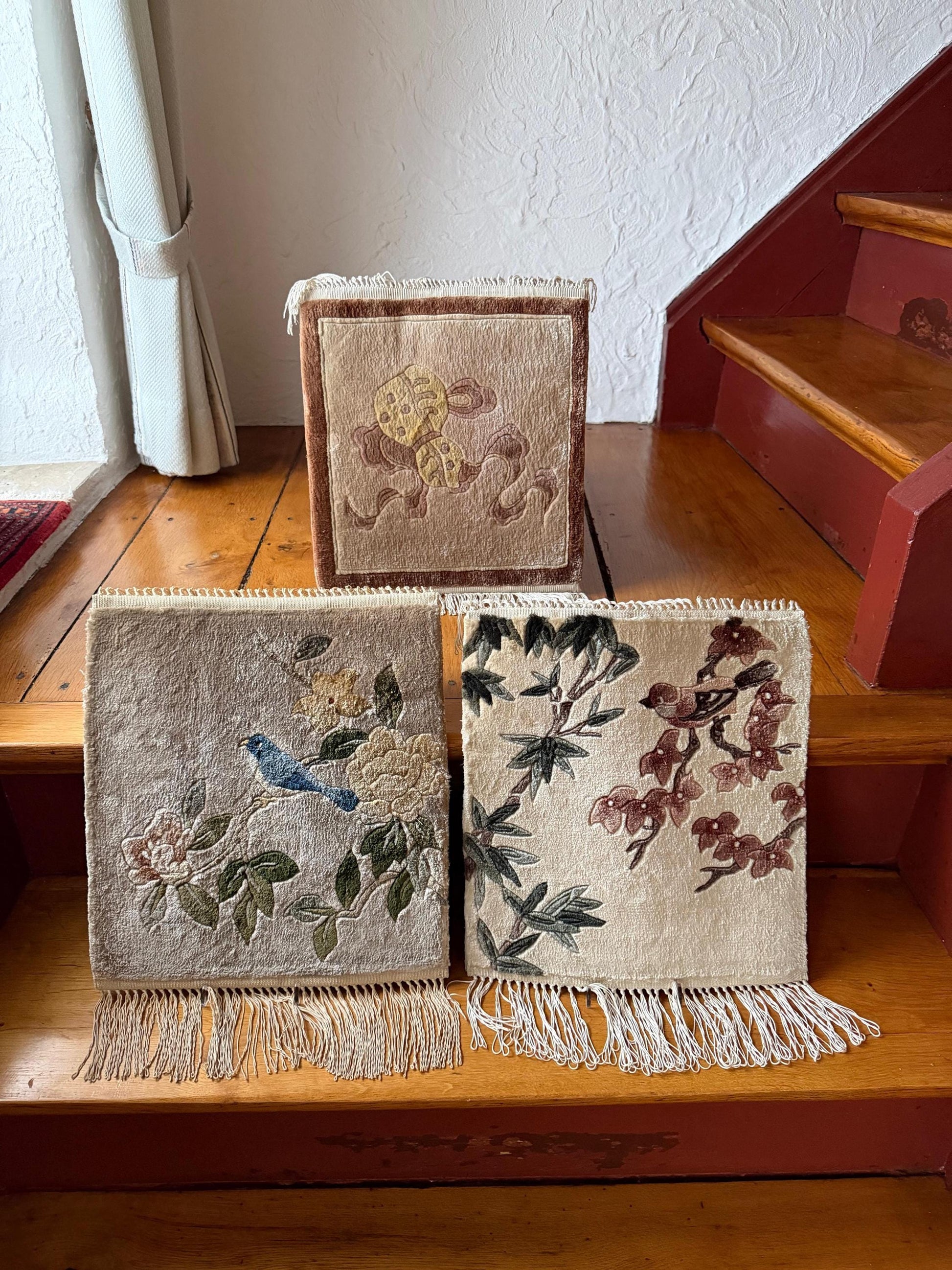 Set von 3 Vintage Seidenteppich mit Blumen-Vogel-Motiv, China 35x35cm