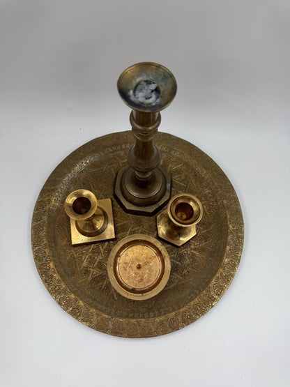 Vintage Kerzenhalter-Set mit graviertem Messingtablett