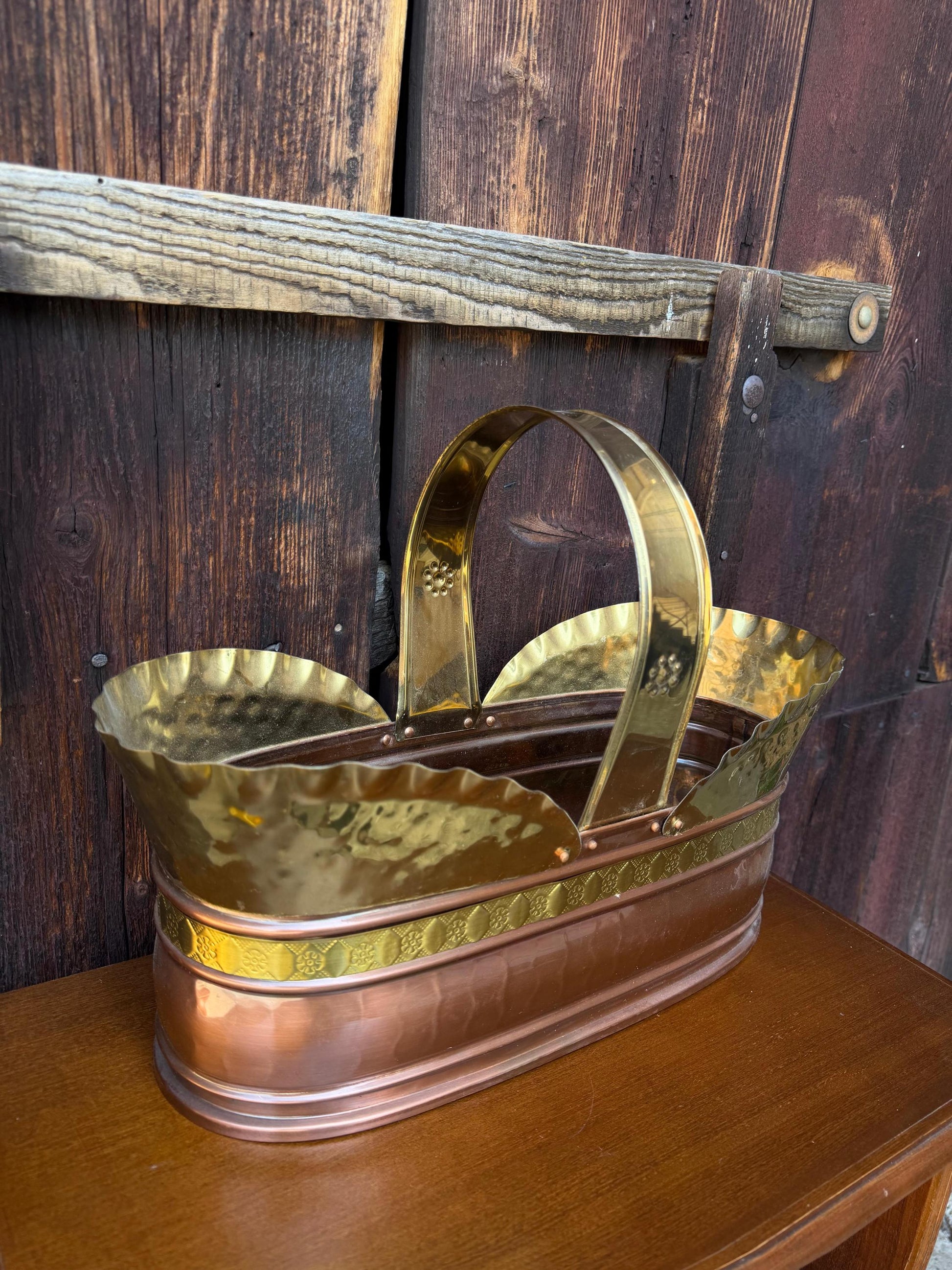 Vintage Korbschale aus gehämmertem Kupfer und Messing, Art Nouveau