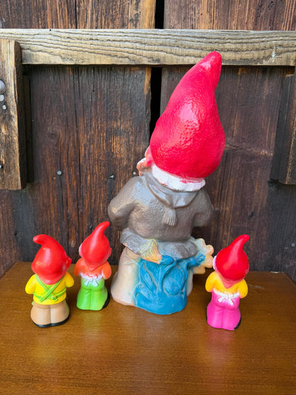 Set von 4 Vintage Gartenzwerge mit Akkordeonspieler, Kunststoff