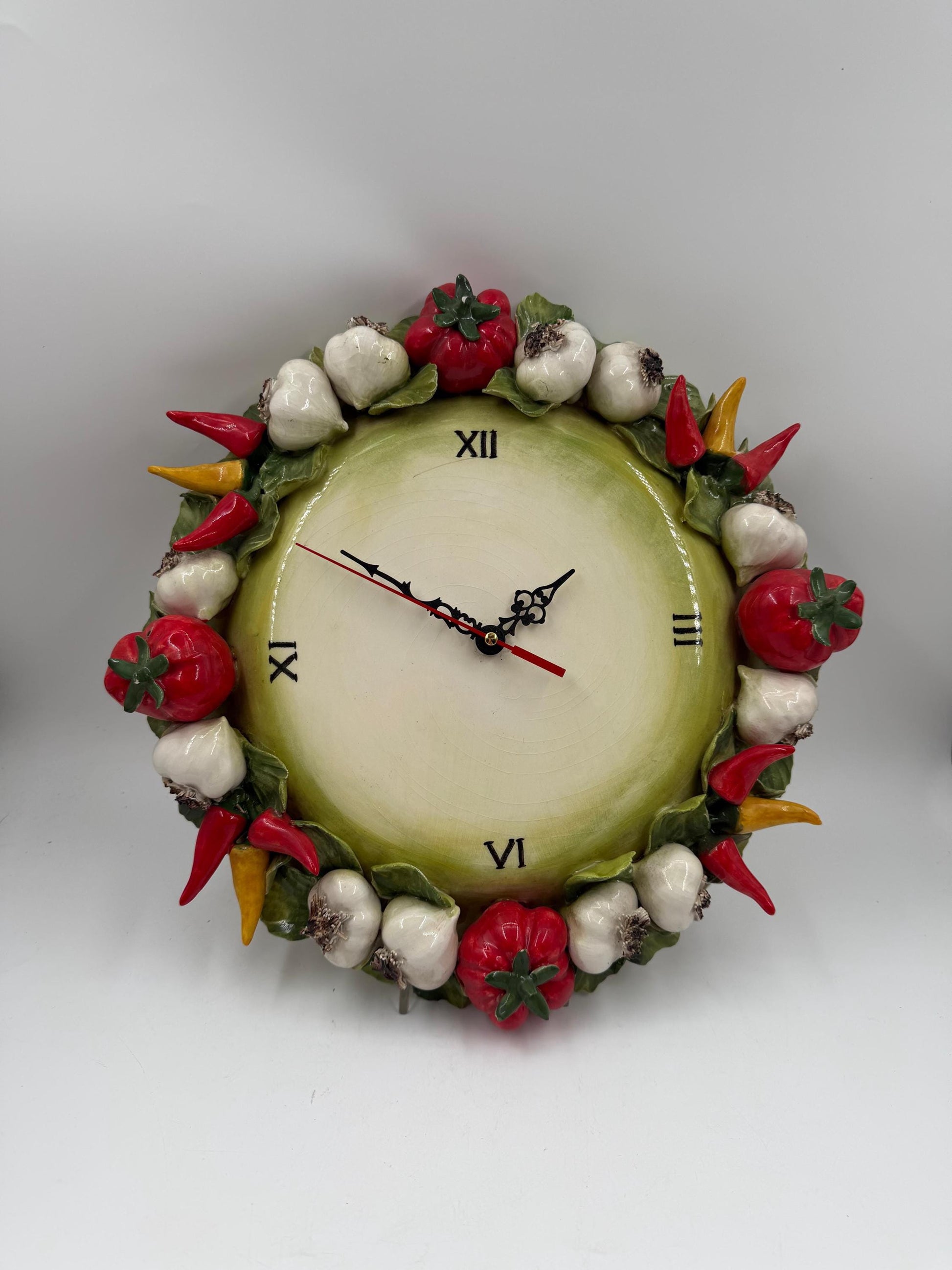 Vintage Keramik Wanduhr mit 3D-Gemüse Majolika Italien