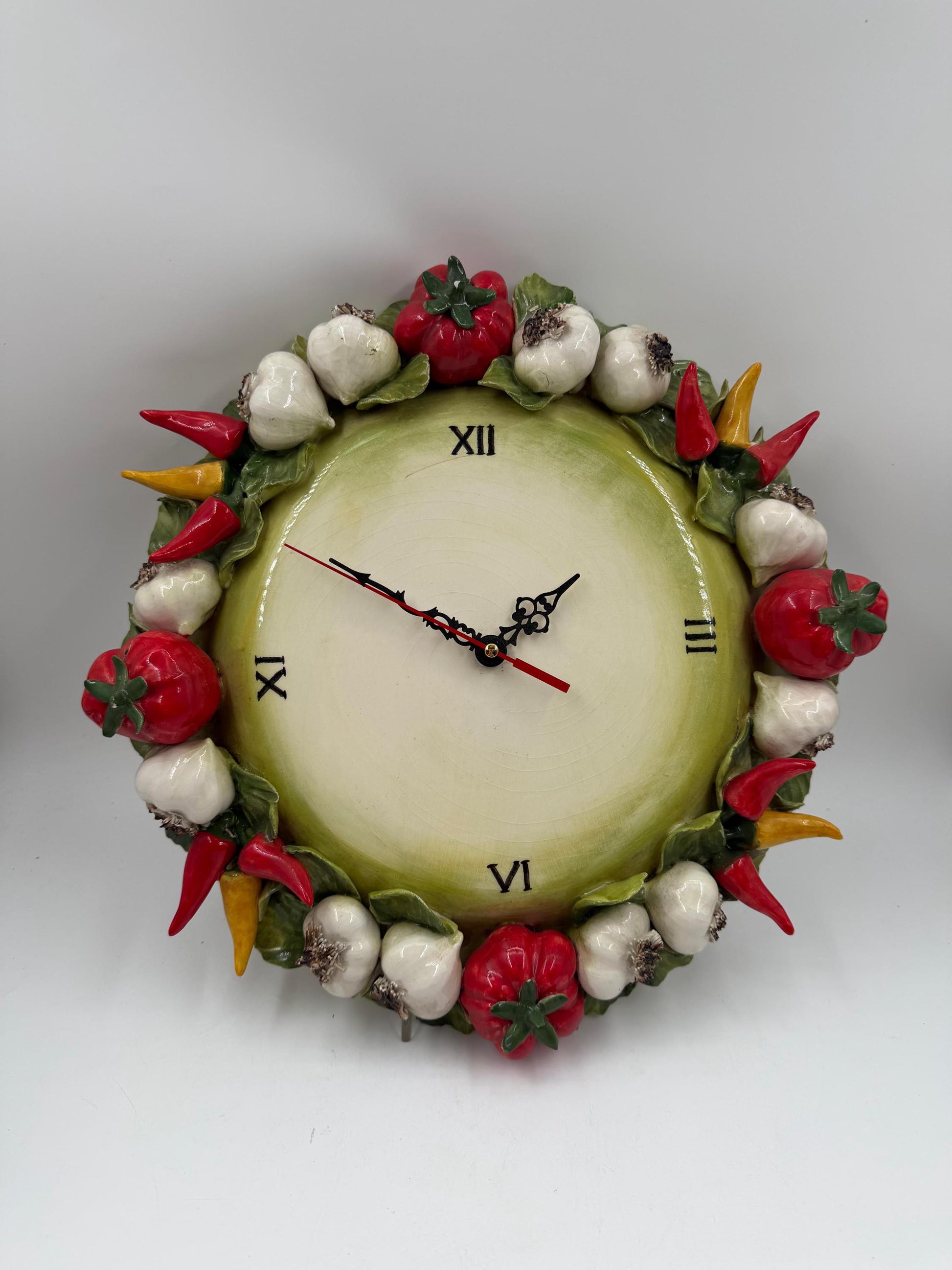 Vintage Keramik Wanduhr mit 3D-Gemüse Majolika Italien