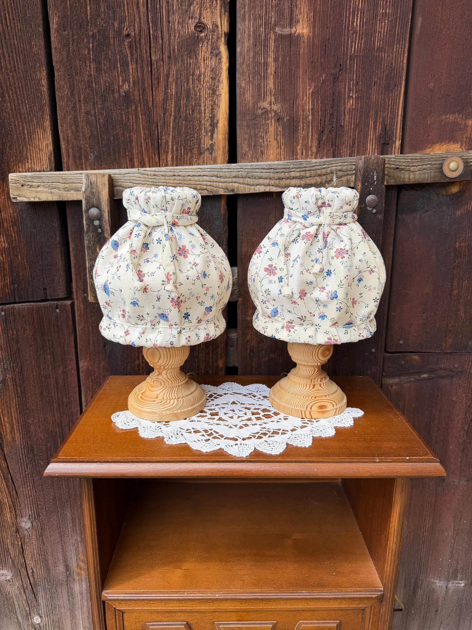 Set von 3 Vintage Lampen Landhausstil mit Blumenmuster