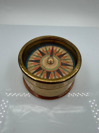 Vintage Messing Kompass mit bunter Windrose