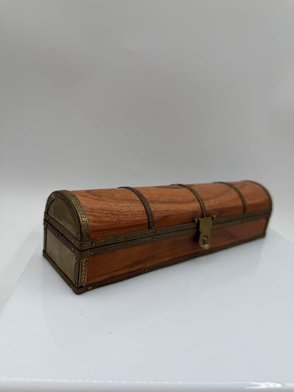 Vintage Schmuckschatulle Holz mit Messingbeschlägen, Halbrund-Deckel