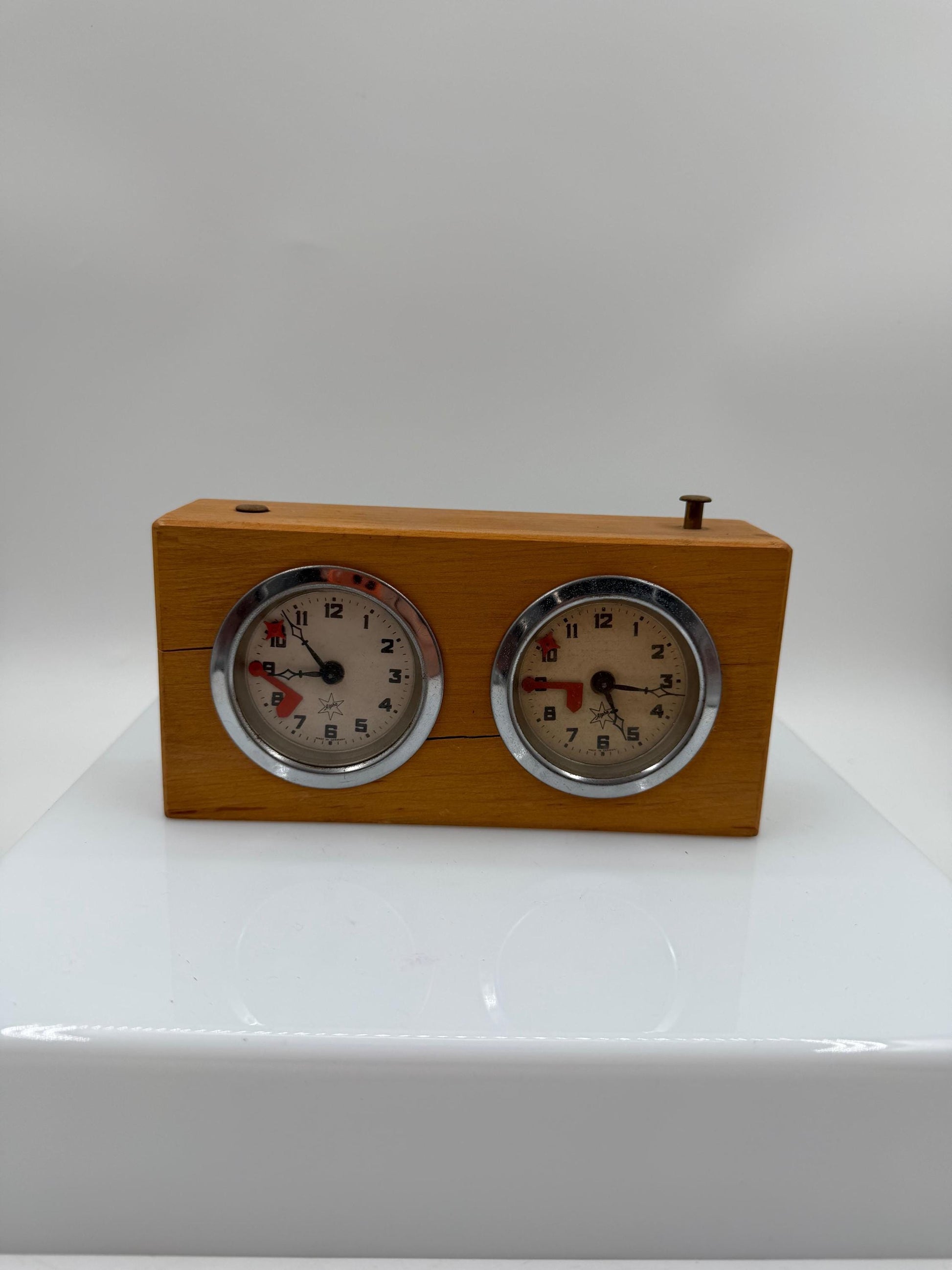 Vintage Schachuhr Holz Doppelzifferblatt