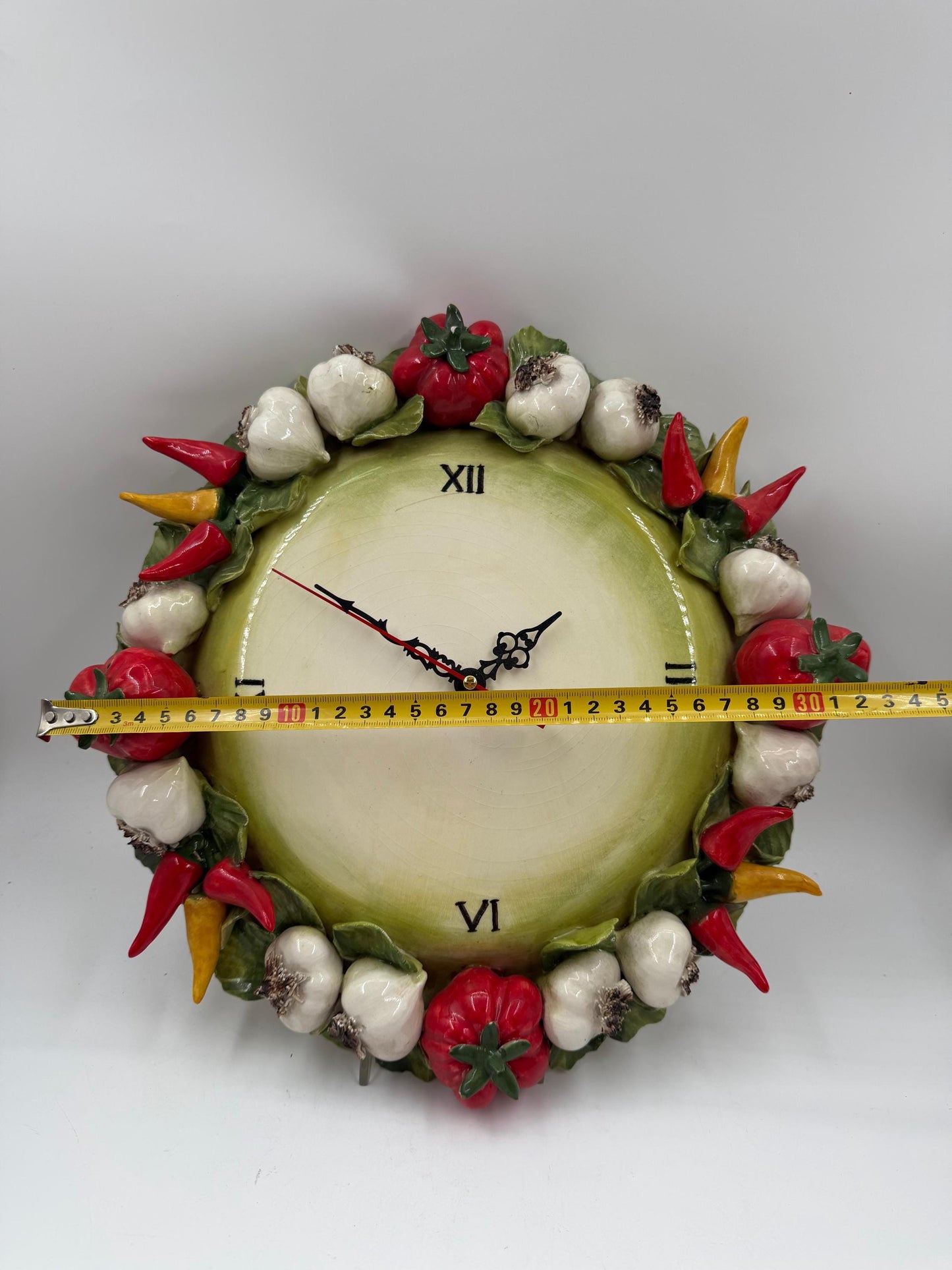 Vintage Keramik Wanduhr mit 3D-Gemüse Majolika Italien