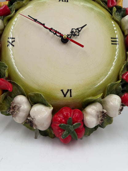Vintage Keramik Wanduhr mit 3D-Gemüse Majolika Italien