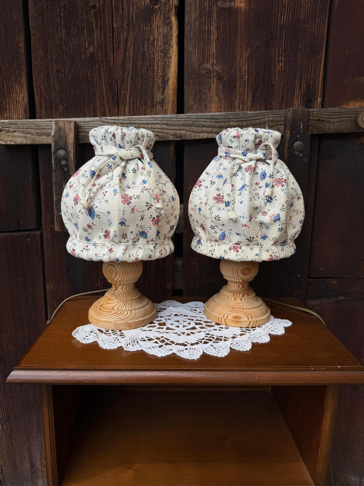 Set von 3 Vintage Lampen Landhausstil mit Blumenmuster
