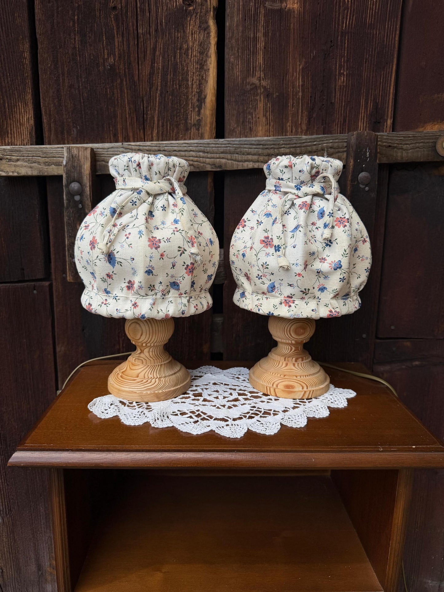 Set von 3 Vintage Lampen Landhausstil mit Blumenmuster