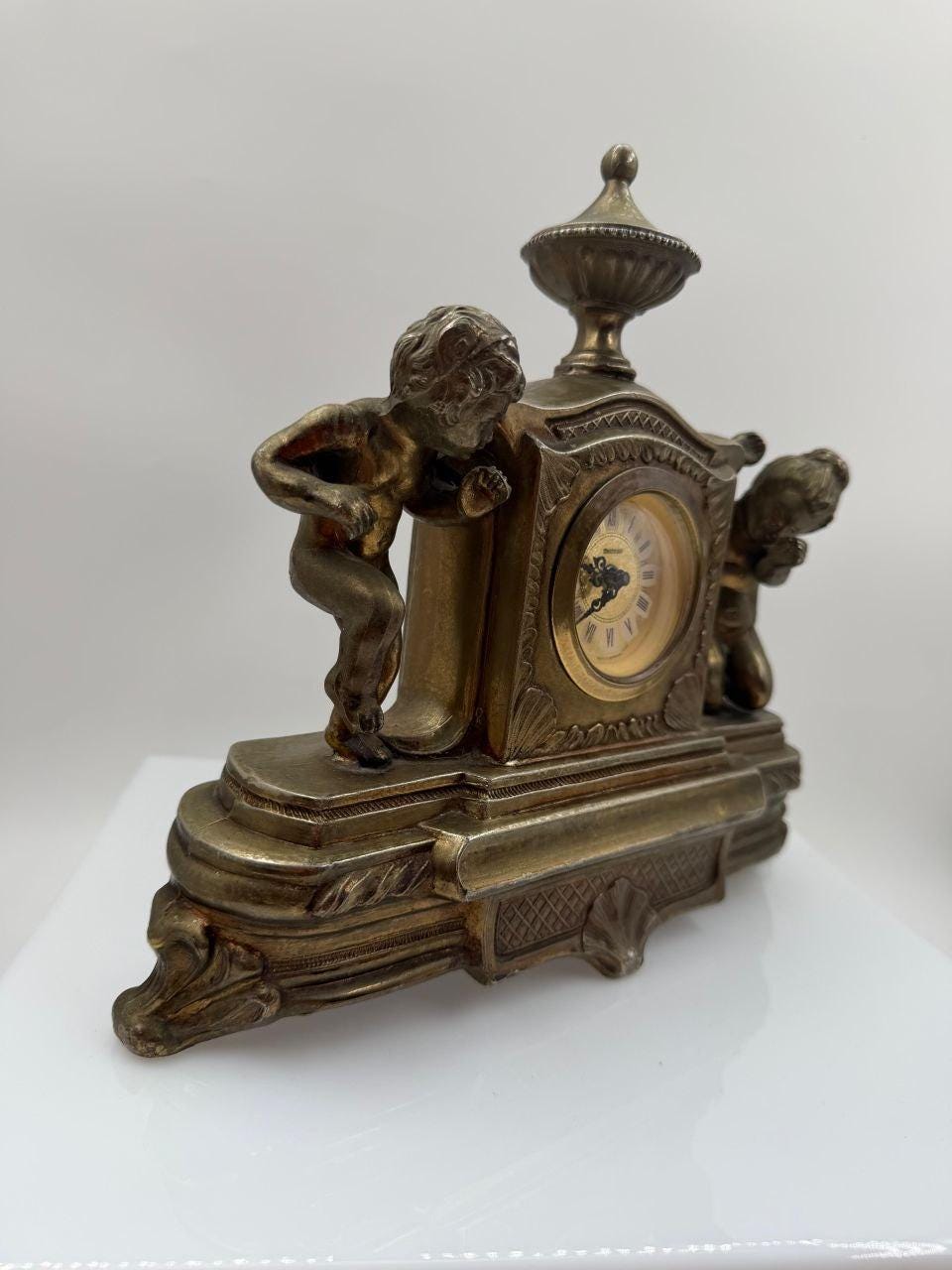 Vintage Kaminuhr aus Messing mit Cherub-Figuren, Victorian Stil