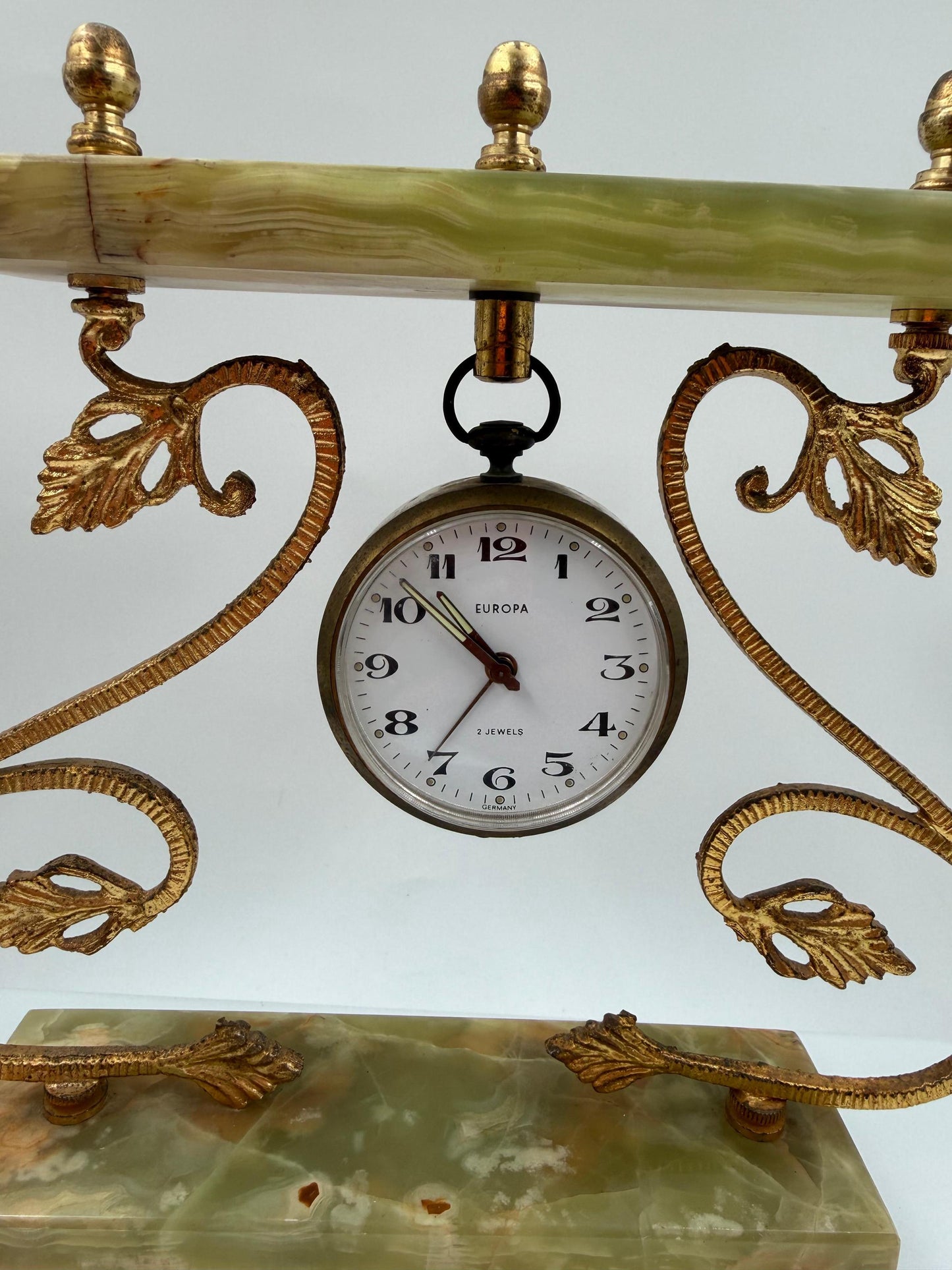 Vintage Kaminuhr aus Messing und grünem Onyx mit Blattdekor