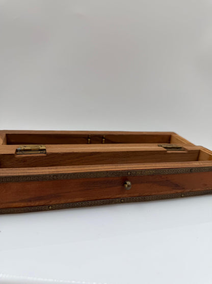 Vintage Schmuckschatulle Holz mit Messingbeschlägen, Halbrund-Deckel