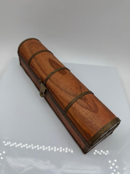 Vintage Schmuckschatulle Holz mit Messingbeschlägen, Halbrund-Deckel
