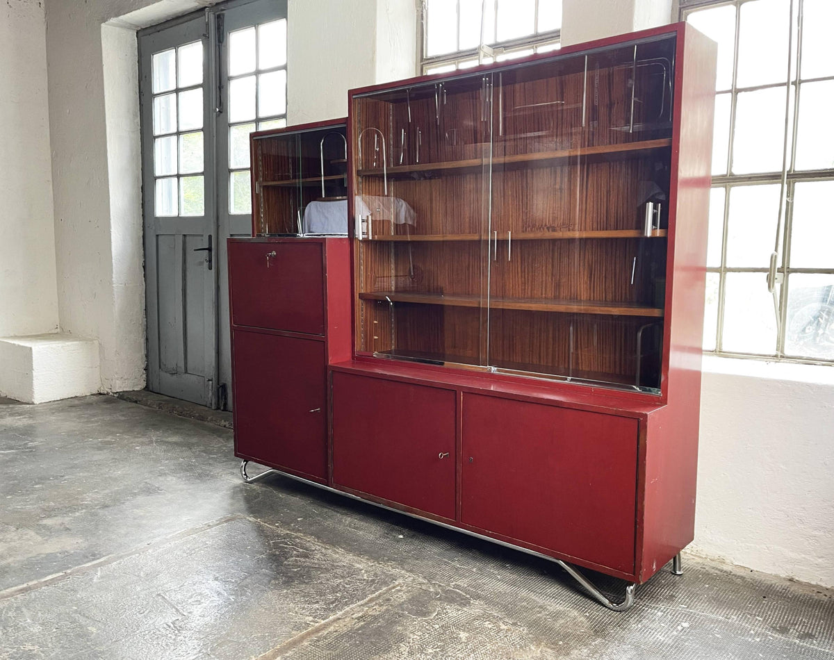 Vintage Bauhaus Vitrinenschrank Bordeauxrot, Karel Ort zugeschrieben