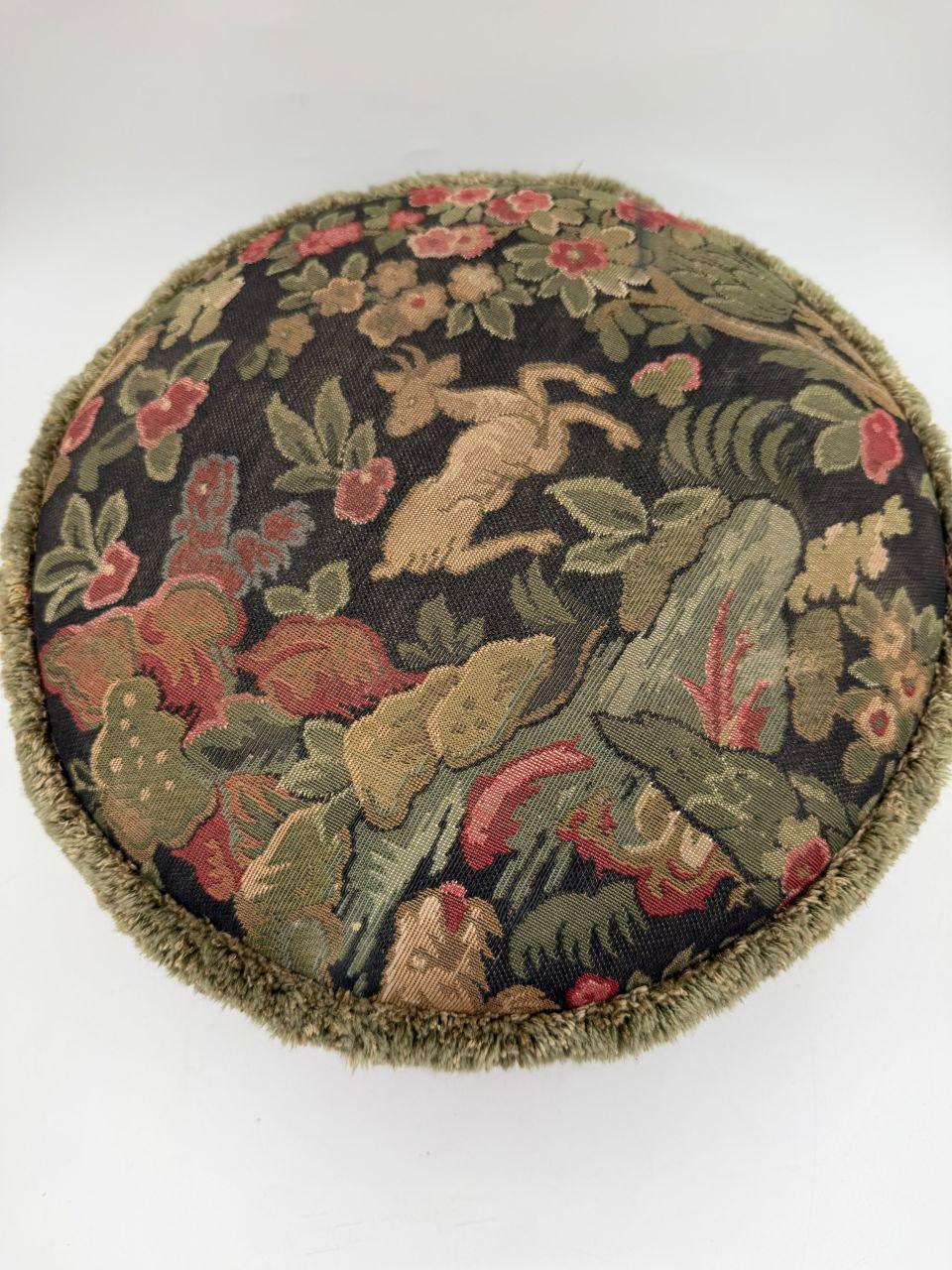 Vintage Fußhocker Gobelin Blumenmuster Rot