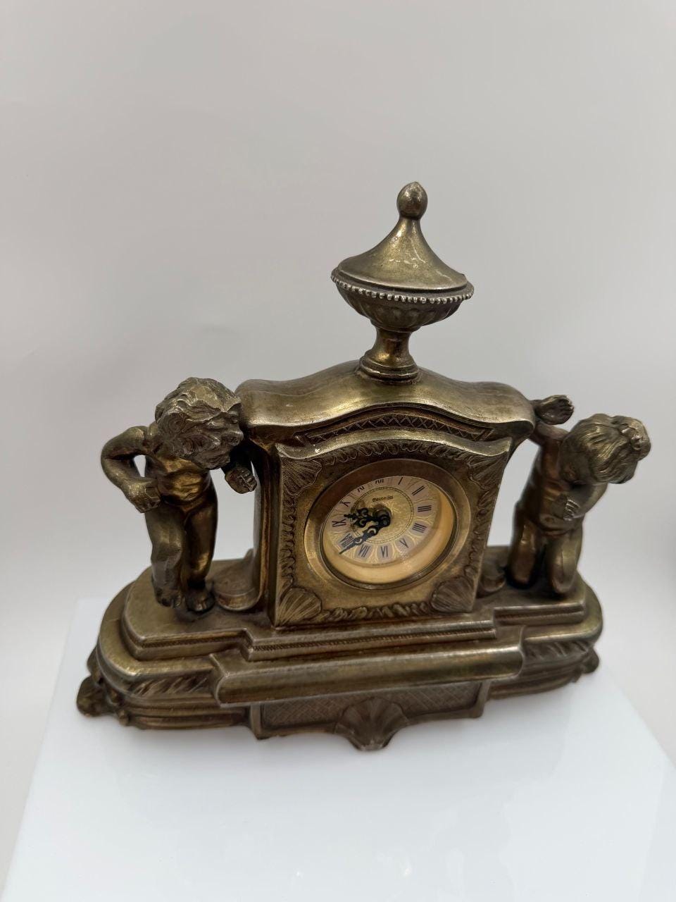 Vintage Kaminuhr aus Messing mit Cherub-Figuren, Victorian Stil