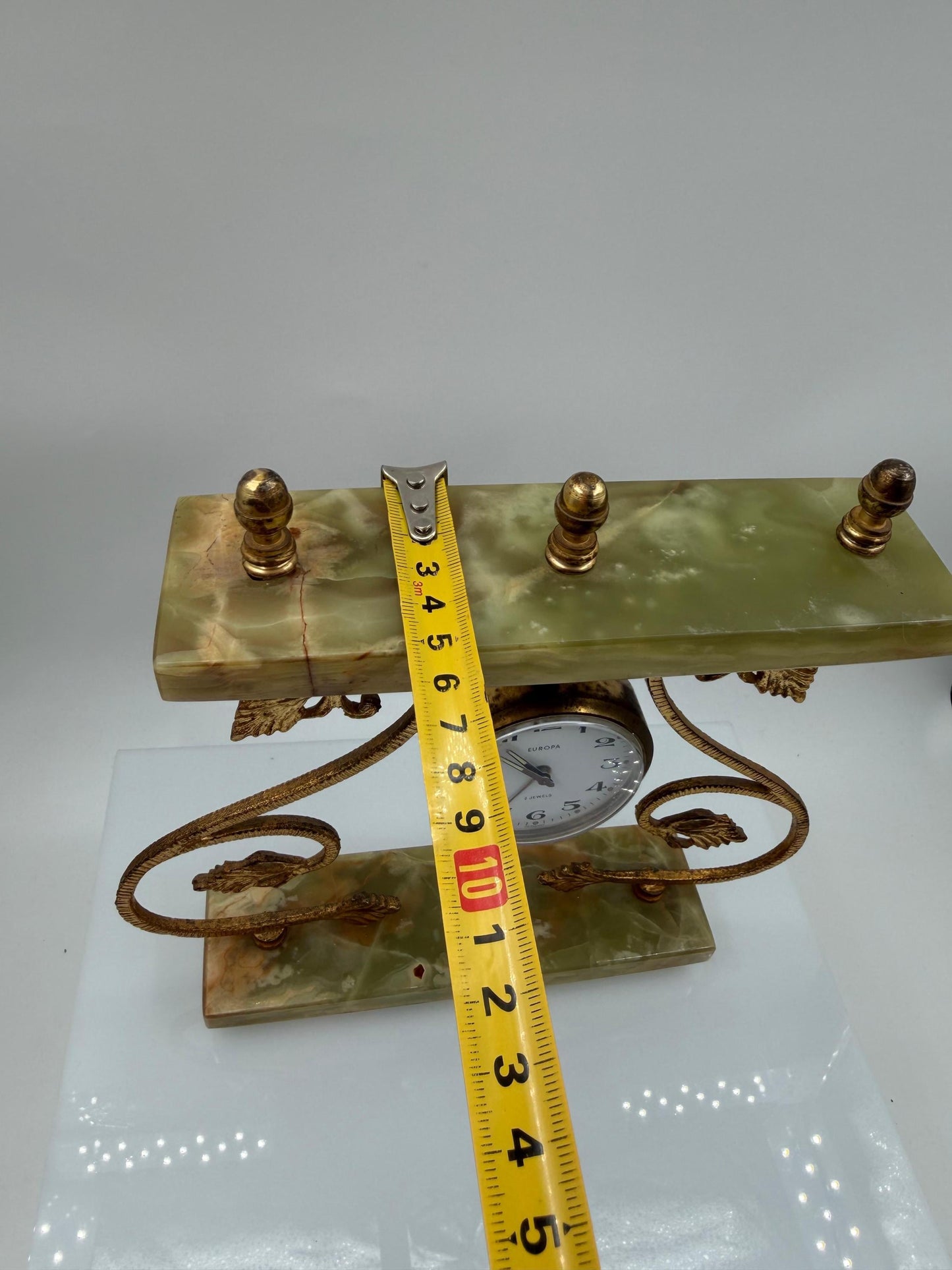 Vintage Kaminuhr aus Messing und grünem Onyx mit Blattdekor