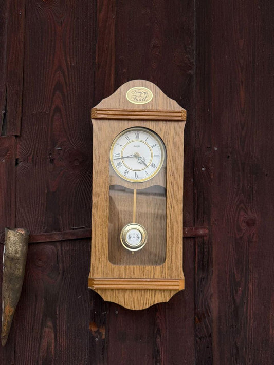 Vintage Pendeluhr Tempus Fugit, Eichenholz mit Messing-Regulator