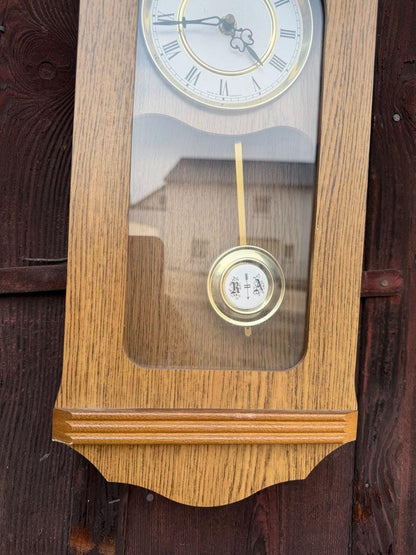 Vintage Pendeluhr Tempus Fugit, Eichenholz mit Messing-Regulator