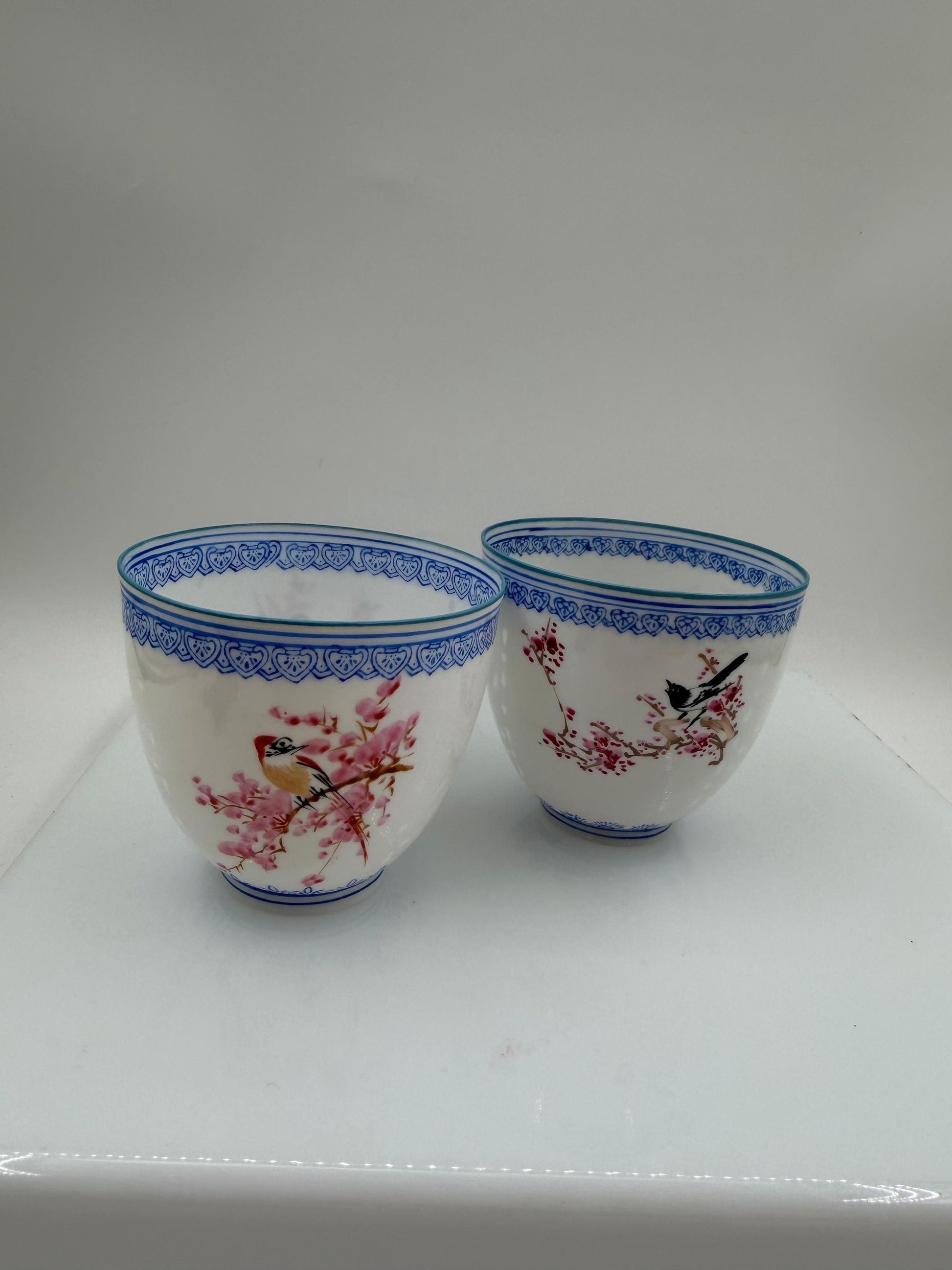 Set von 2 Vintage Teetasse Eierschalenporzellan Famille Rose, China