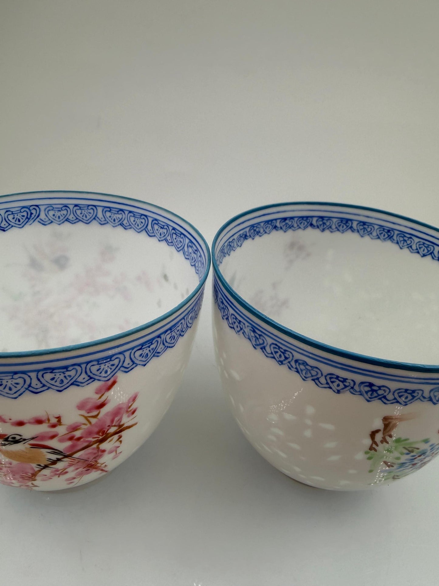 Set von 2 Vintage Teetasse Eierschalenporzellan Famille Rose, China