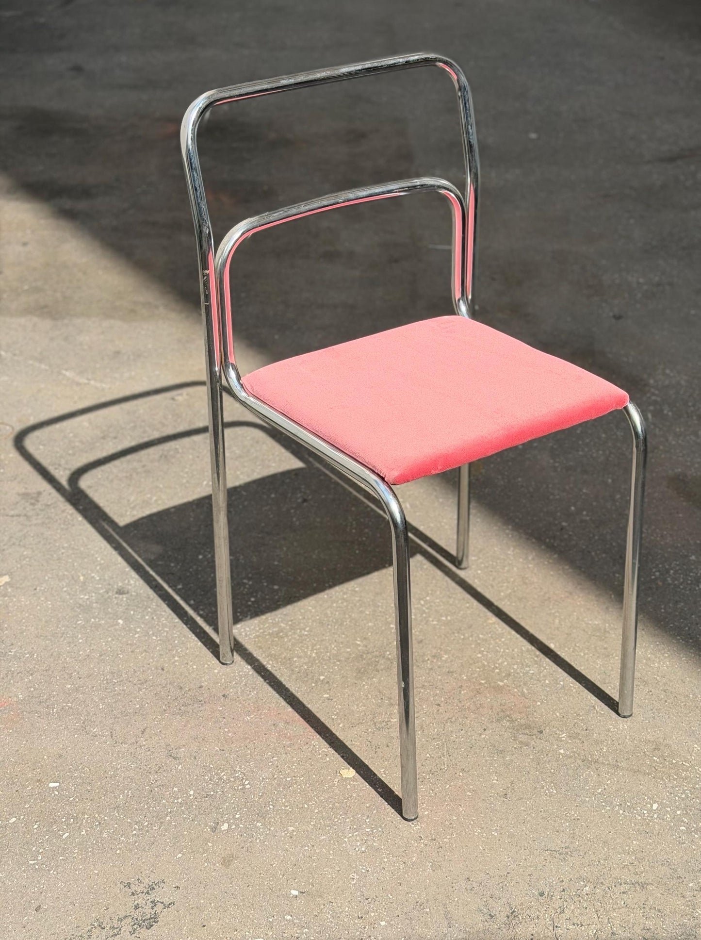 Vintage Stuhl Space Age mit skulpturaler Doppelschleifen-Rückenlehne