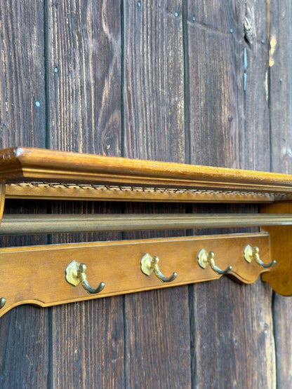 Vintage Garderobe aus Massivholz mit Messinghaken
