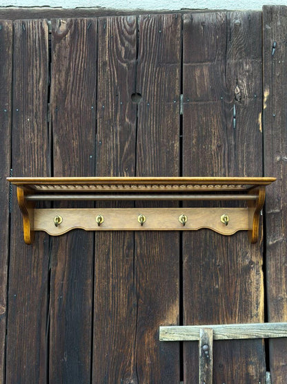 Vintage Garderobe aus Massivholz mit Messinghaken
