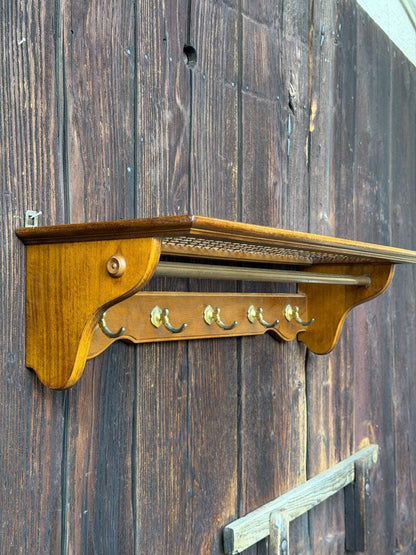 Vintage Garderobe aus Massivholz mit Messinghaken