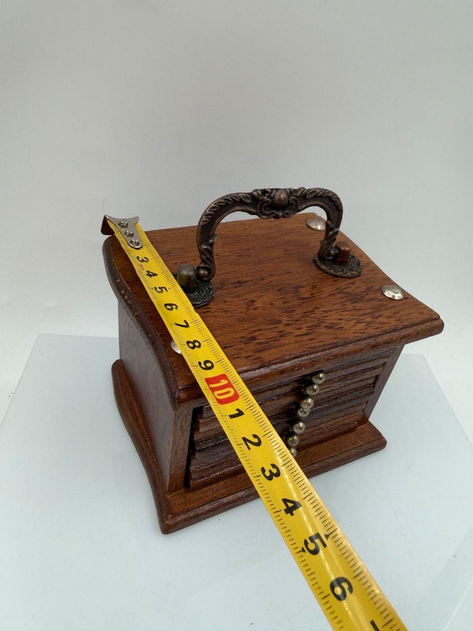 Vintage Untersetzer-Set 8-teilig, Holzbox mit Messinggriff
