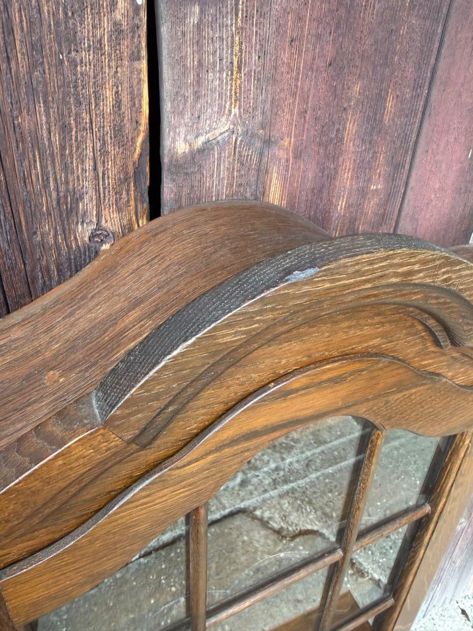 Vintage Wandvitrine aus Eichenholz im Barock-Stil mit Glastür