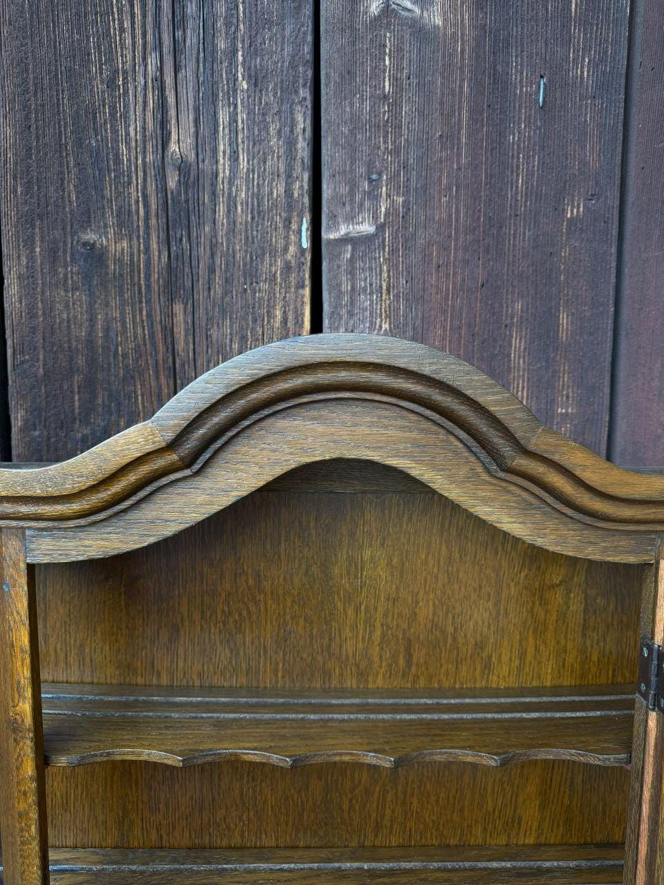 Vintage Wandvitrine aus Eichenholz im Barock-Stil mit Glastür