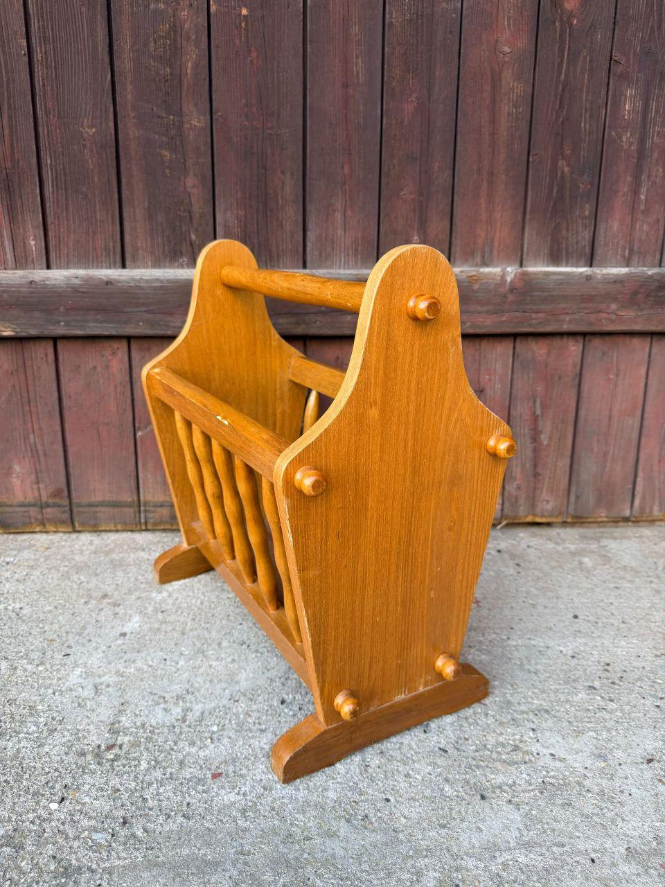 Vintage Zeitungsständer aus Eichenholz mit Spindelstäben, Mid-Century