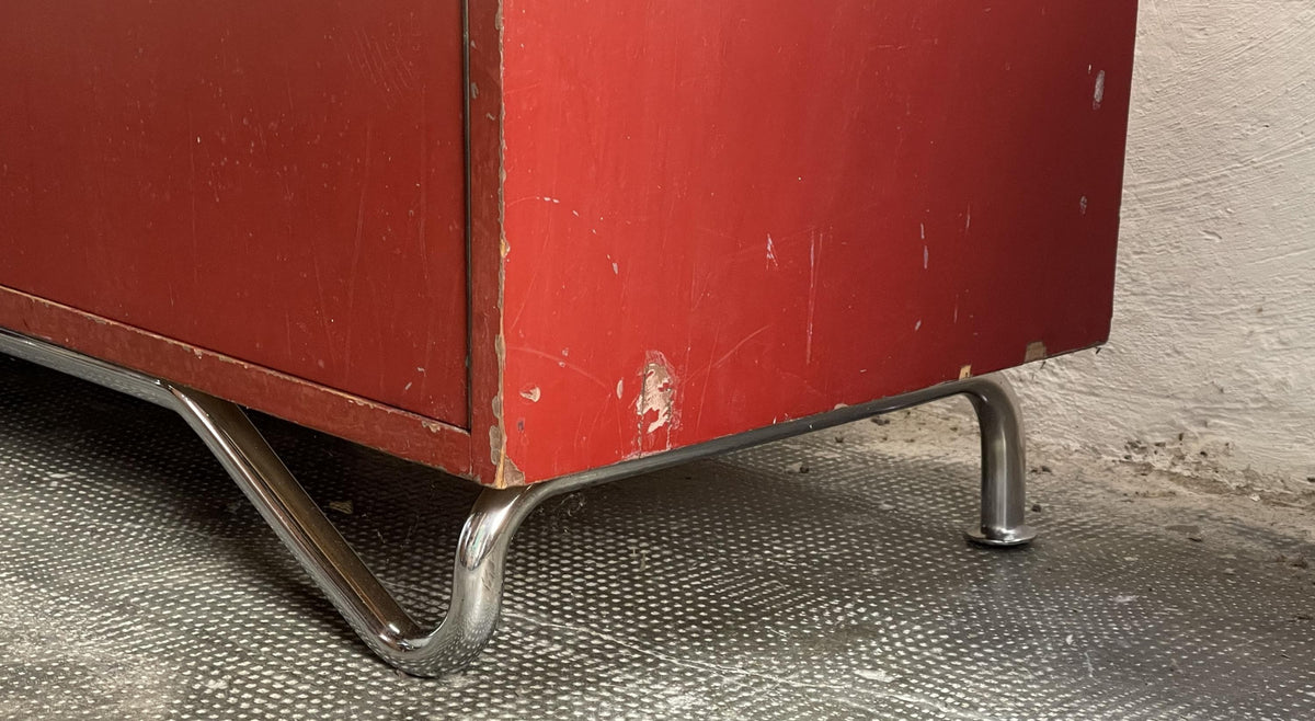 Vintage Bauhaus Vitrinenschrank Bordeauxrot, Karel Ort zugeschrieben