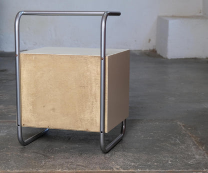 Vintage Nachttisch im Bauhaus Stil aus Stahlrohr, weiß