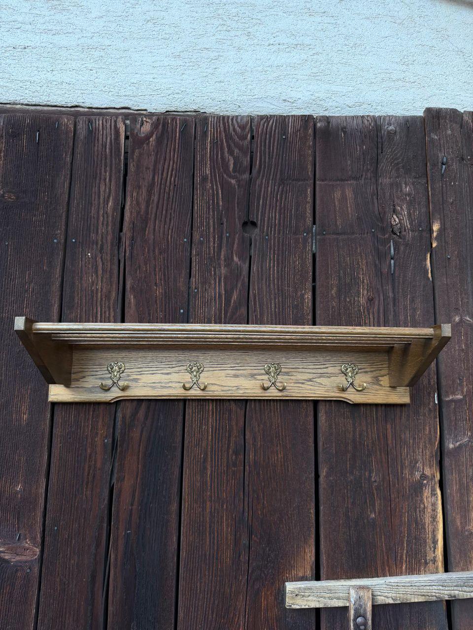 Vintage Garderobe aus Holz mit Messing-Doppelhaken und Ablage