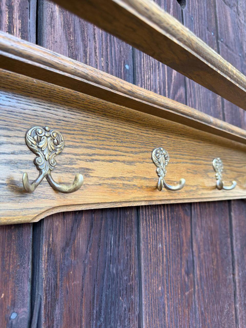 Vintage Garderobe aus Holz mit Messing-Doppelhaken und Ablage
